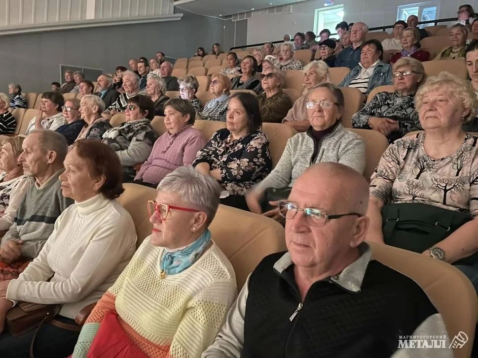 Спасибо за мудрость!. В первых числах октября в избирательных округах отмечали День пожилого человека Спасибо за мудрость!. В первых числах октября в избирательных округах отмечали День пожилого человека