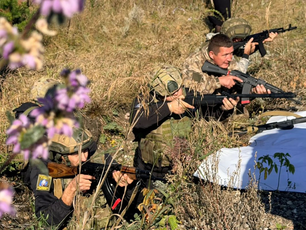 Наш депутат — человек труда! Наш депутат — человек труда!