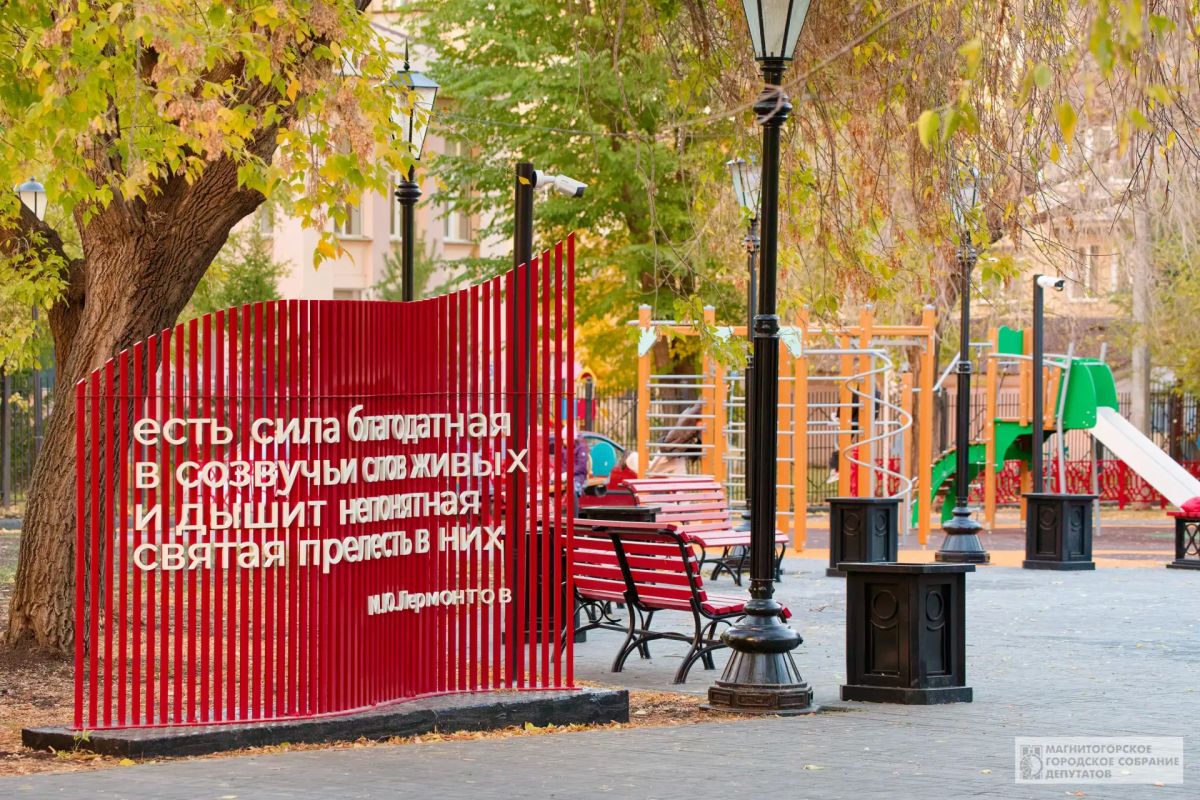 «Листья в поле пожелтели,. И кружатся и летят...» «Листья в поле пожелтели,. И кружатся и летят...»