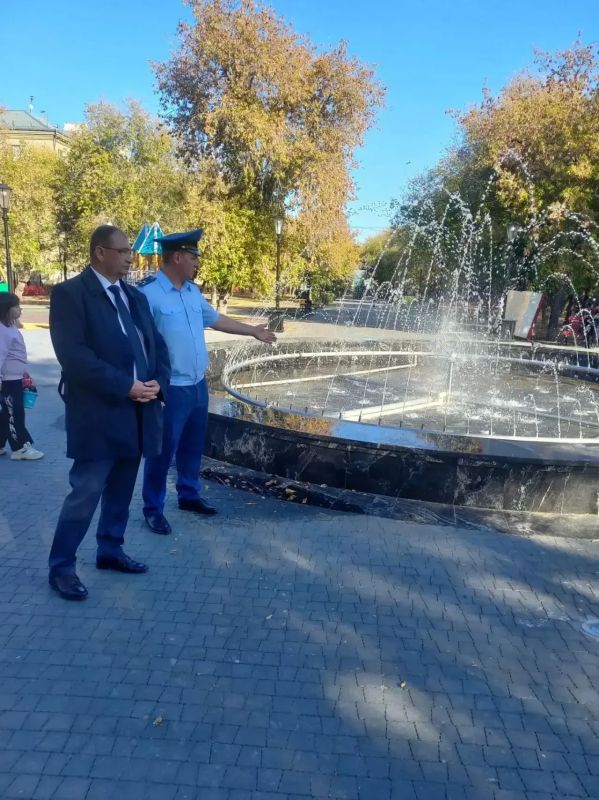 В Магнитогорске прокуратура проконтролировала работы по благоустройству городского сквера В Магнитогорске прокуратура проконтролировала работы по благоустройству городского сквера
