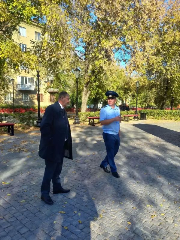 В Магнитогорске прокуратура проконтролировала работы по благоустройству городского сквера В Магнитогорске прокуратура проконтролировала работы по благоустройству городского сквера